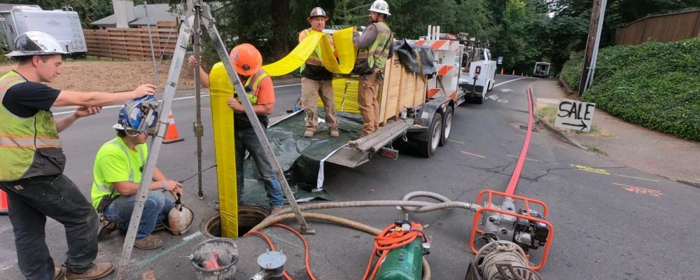 Putting new liner into the manhole