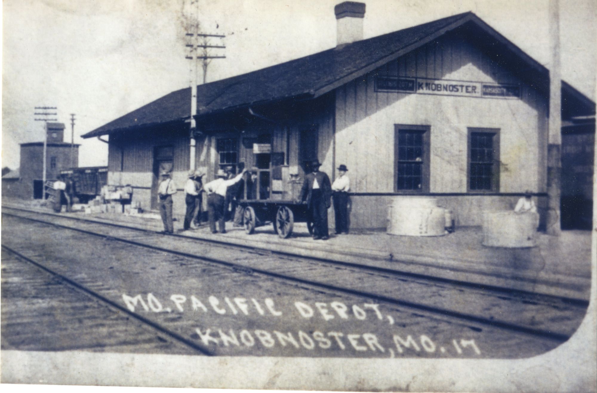 Train Depot Knob Noster2